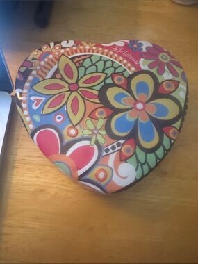 Bright Brighton Heart Floral Tin - Multicolor